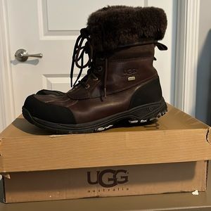 Men’s Ugg boots. Had for a while but I purchased new ones.